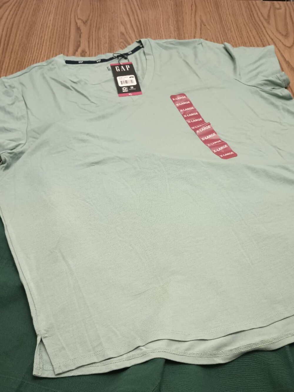 Gap Size XL Green Short Sleeve V-Neck T-shirt (NWT)
